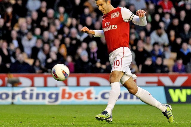 Arsenal's Robin van Persie scores a penalty with an impudent chip