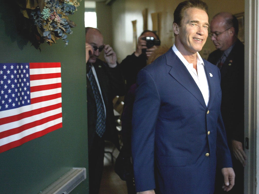 Actor and former California Governor Arnold Schwarzenegger has previewed the cover image of his forthcoming memoir,Total Recall