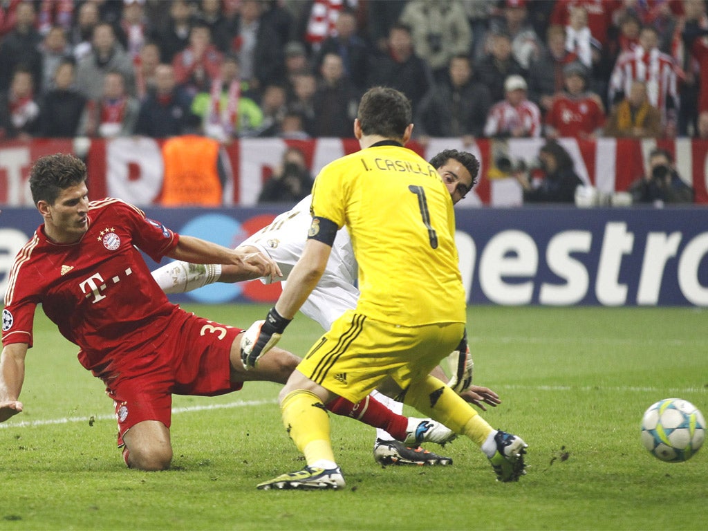 Mario Gomez pokes in Bayern's winner