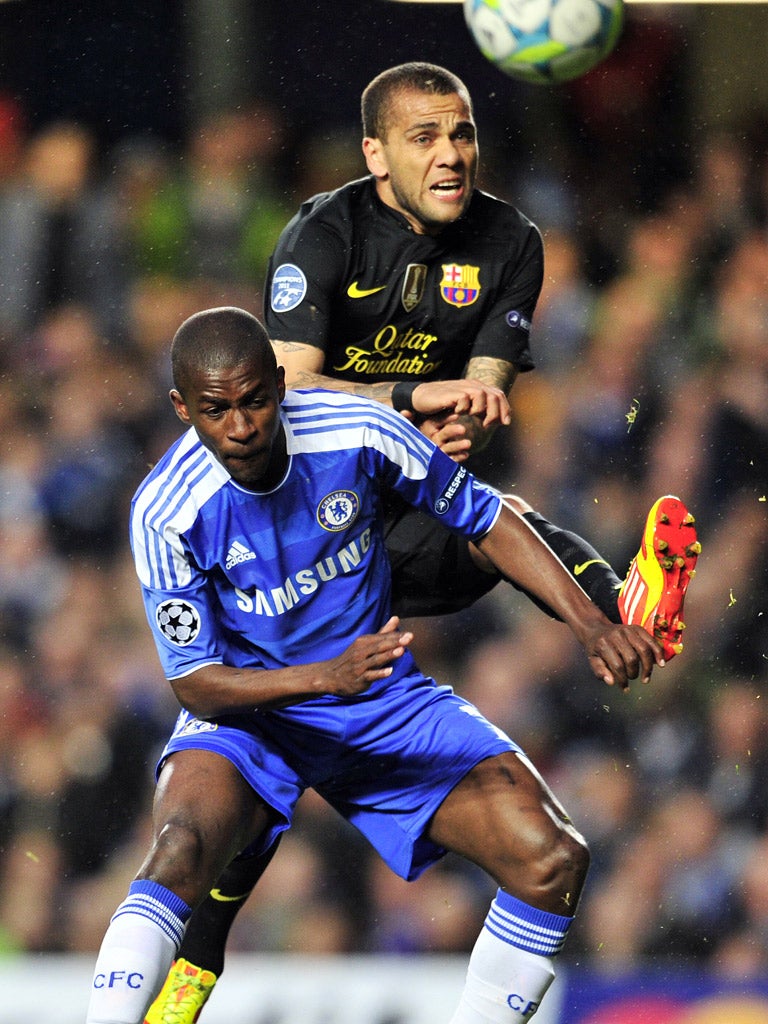 Ramires battles with Alves