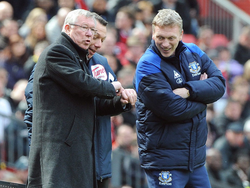 Everton’s David Moyes (right) can afford to laugh as Sir Alex Ferguson makes a point about how long there is to go to the fourth official