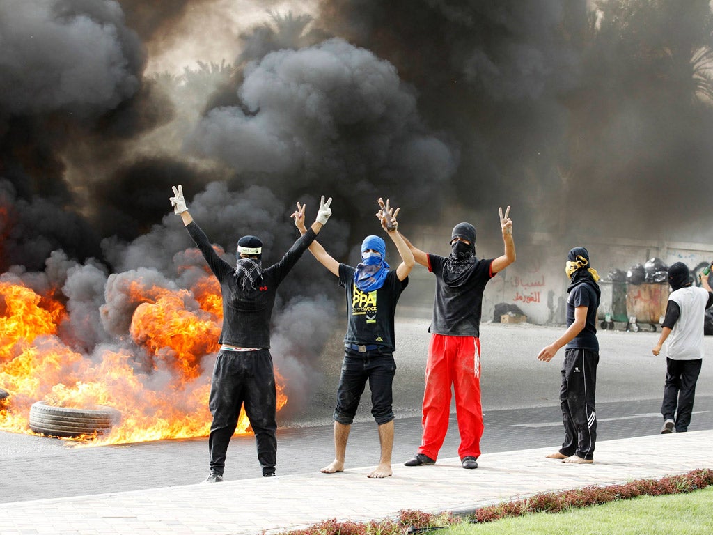 Angry youths burn tyres in Budaiya