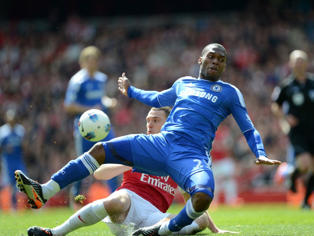 Thomas Vermaelen challenges Chelsea's Daniel Sturridge
