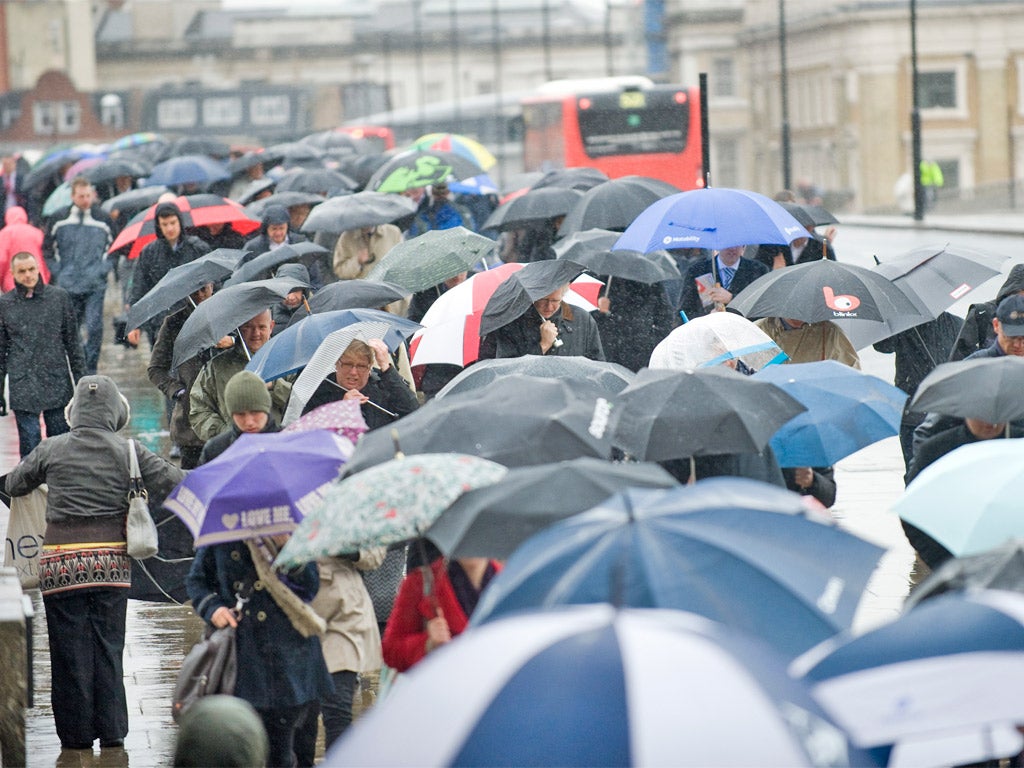 The rain pours down on London Bridge