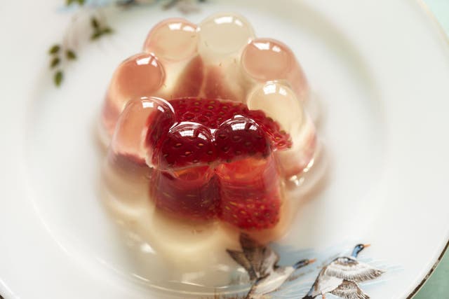 Strawberry and Nyetimber jelly