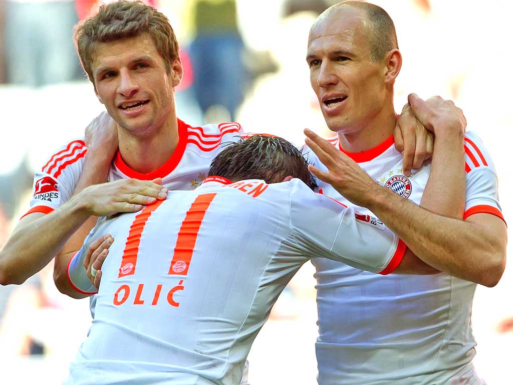 Thomas Müller celebrates with Ivica Olic (centre) and Arjen Robben (right) after scoring for Bayern