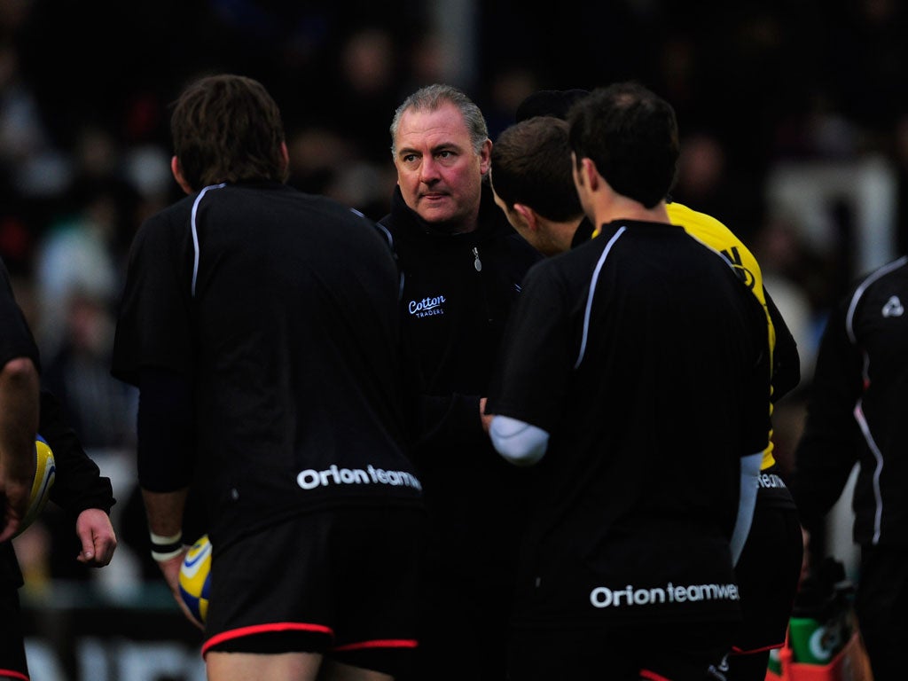 Gary Gold talks to the Newcastle players