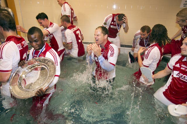 Ajax coach Frank de Boer celebrates winning the Dutch title with his players