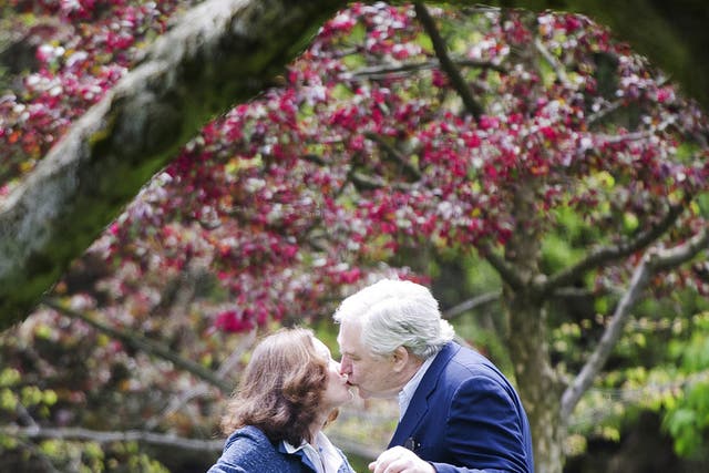 Conrad Black kissing his wife, he was convicted of fraud and obstruction of justice in 2007
