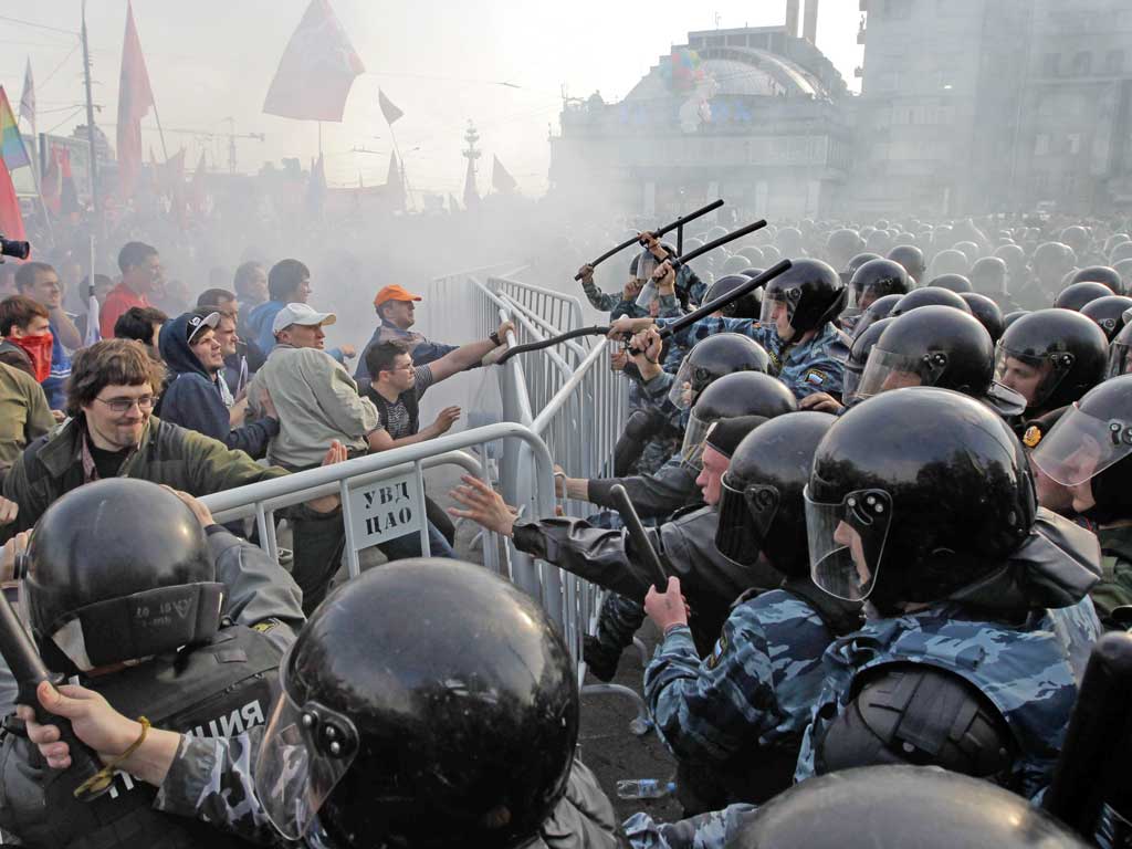 Riot police hit out at opposition protesters in Moscow on the eve of Vladimir Putin’s inauguration as president