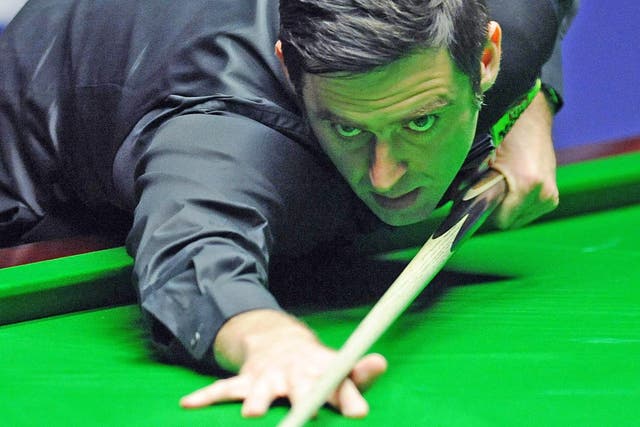 Ronnie O’Sullivan plays a shot lefthanded yesterday