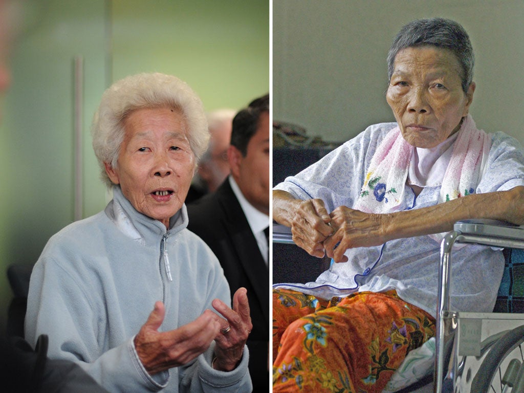 Lim Ah Yin,left, whose father was one of 24 Malaysian rubber plantation workers killed in 1948 and eyewitness Tham Yong, who died in 2010