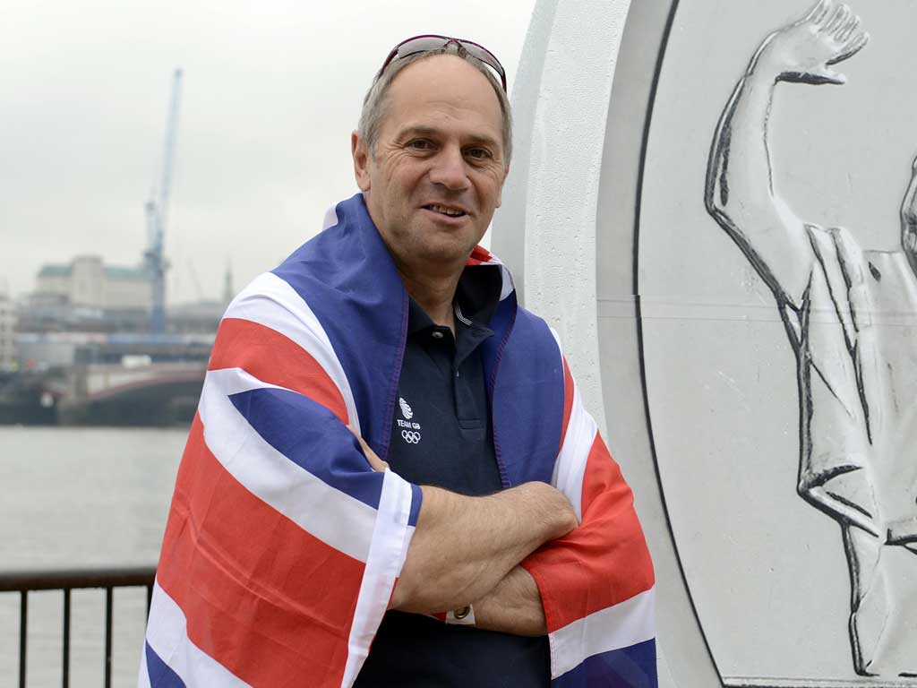 <b>Sir Steve Redgrave</b>
<br />Squeaky-clean persona and fistful of gold medals makes the
renowned rower a clear bookies' favourite, though he thinks it unlikely as he has been asked to run a leg on 10 July - 17 days before the Games begin