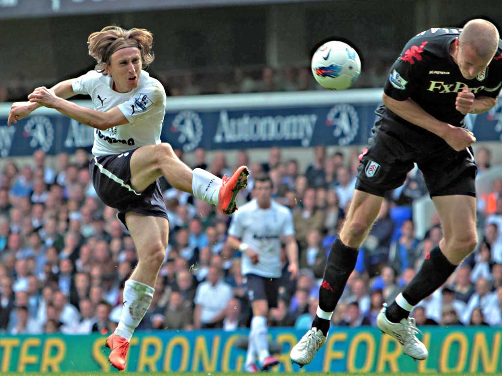 Luka Modric shoots in what could be his last Spurs appearance