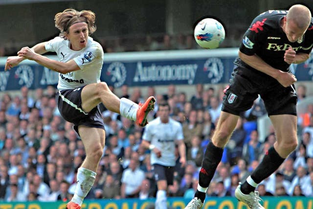 Luka Modric shoots in what could be his last Spurs appearance