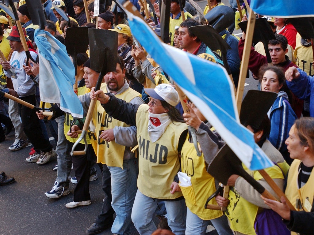 Unemployed Argentinians protest at its economic collapse in 2001