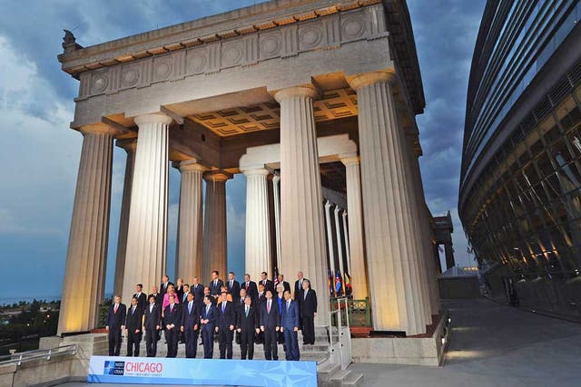 World leaders at the Nato summit pose at Soldier Field in Chicago