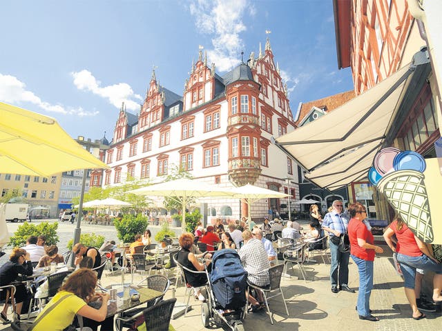 Market square cafés like this one are popular meeting places for students in Coburg, Bavaria