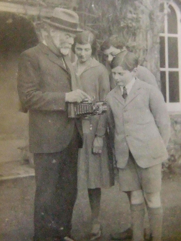 Percy Powell-Cotton shows an antique camera to his family
