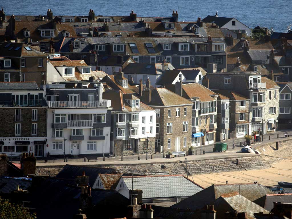 St Ives in the sun: But Cornwall misses out on £2m every year through discounts to owners of second homes