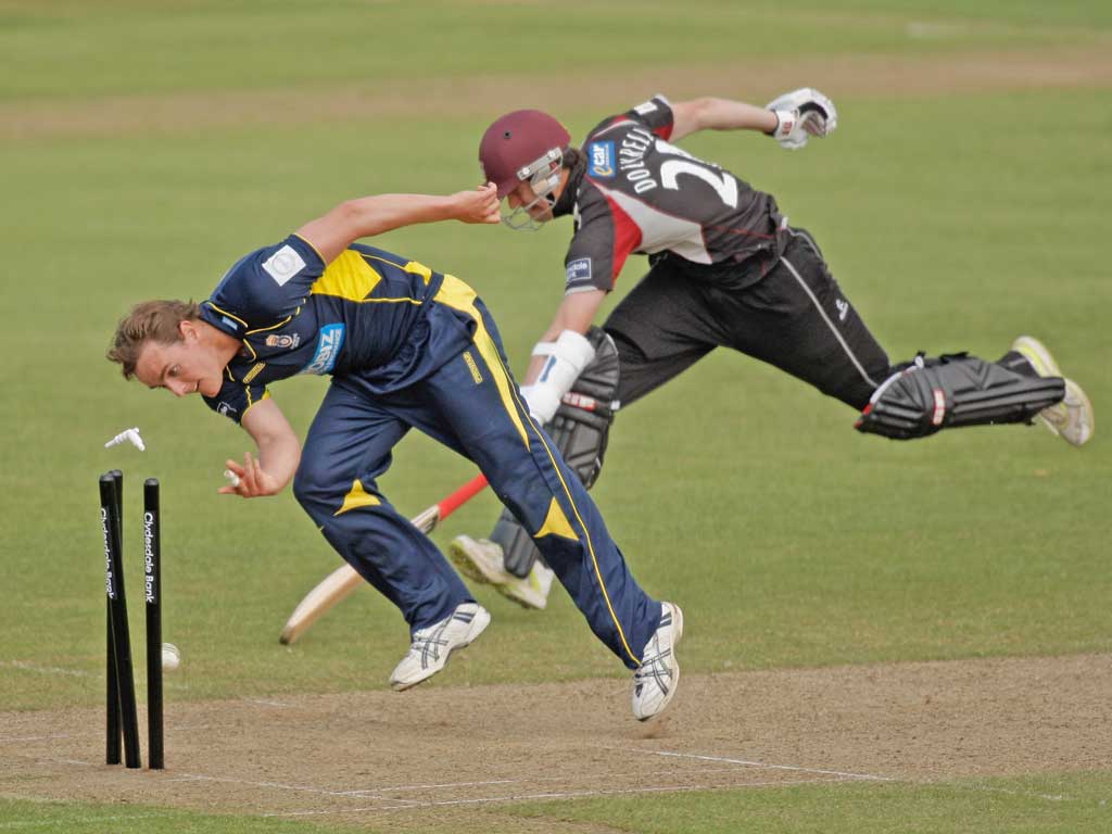 David Griffiths, of Hampshire, runs out Somerset’s George Dockrell