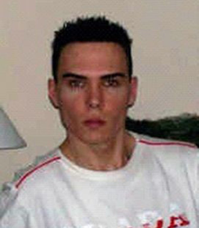 Police discovered a headless torso near to an apartment rented by the porn actor Luka Rocco Magnotta.