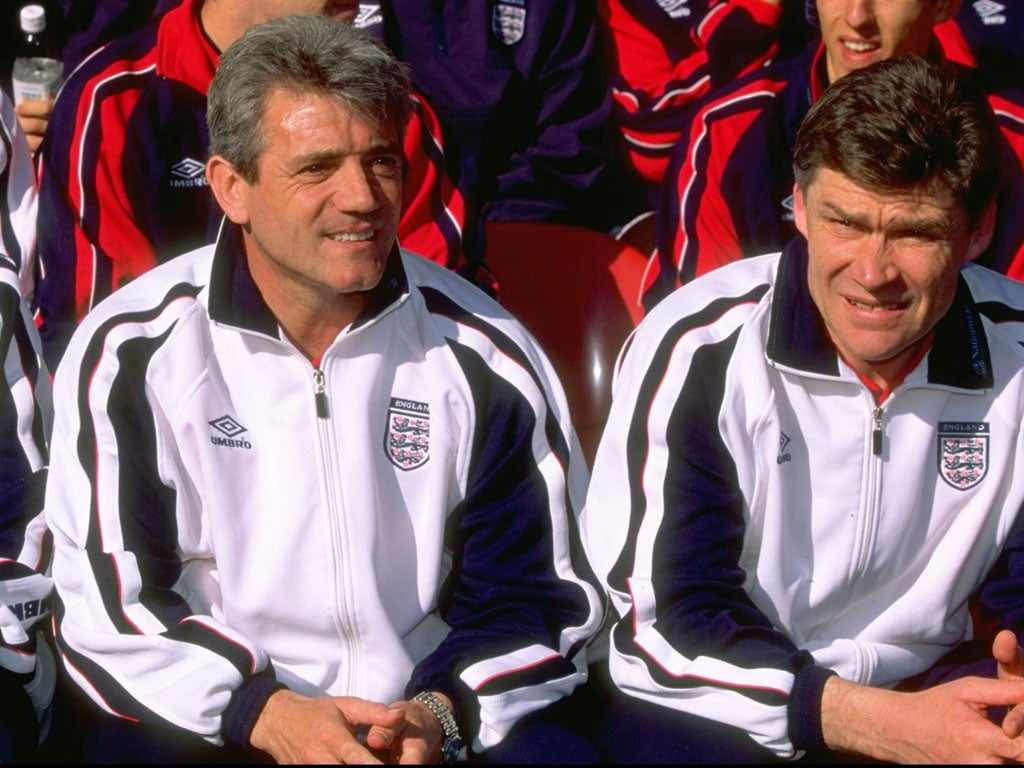 Kevin Keegan and his assistant Derek Fazackerley at Euro 2000