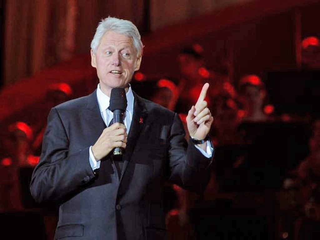 Bill Clinton has defended Barack Obama's response to the crisis