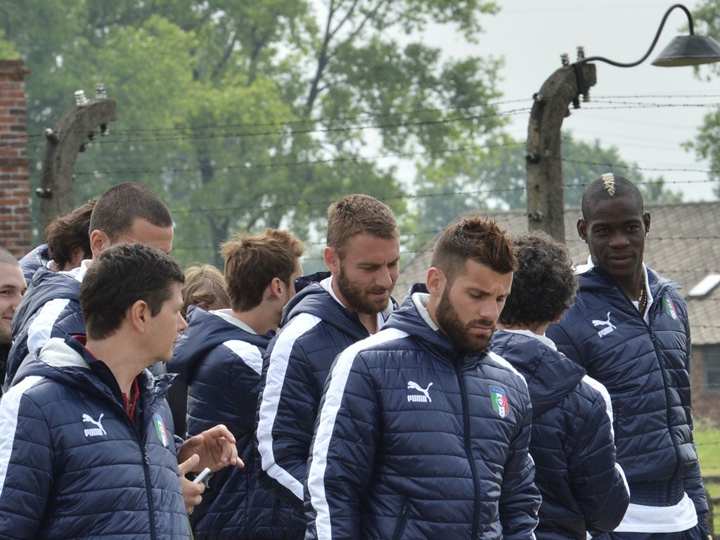 Mario Balotelli (right) picture with members of the Italy squad