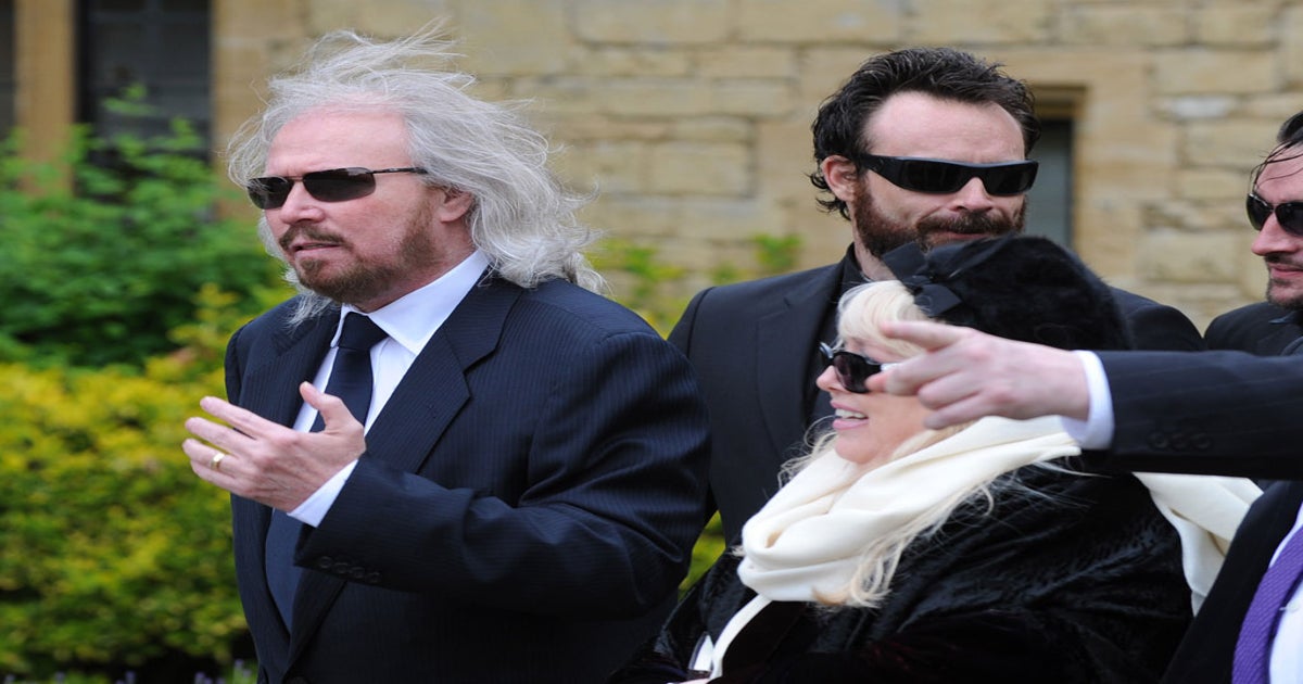 Robin Gibb 'reunited with twin': Brother Barry's emotional tribute at Bee  Gee's funeral | The Independent | The Independent