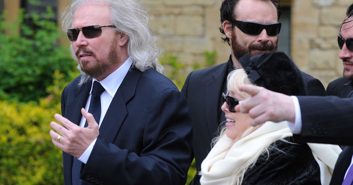 Robin Gibb 'reunited with twin': Brother Barry's emotional tribute at Bee  Gee's funeral | The Independent | The Independent