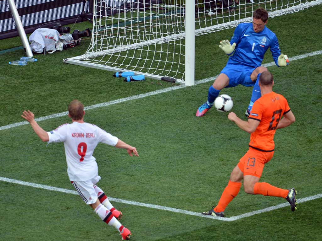 Danish midfielder Michael Krohn-Dehli (L) scores