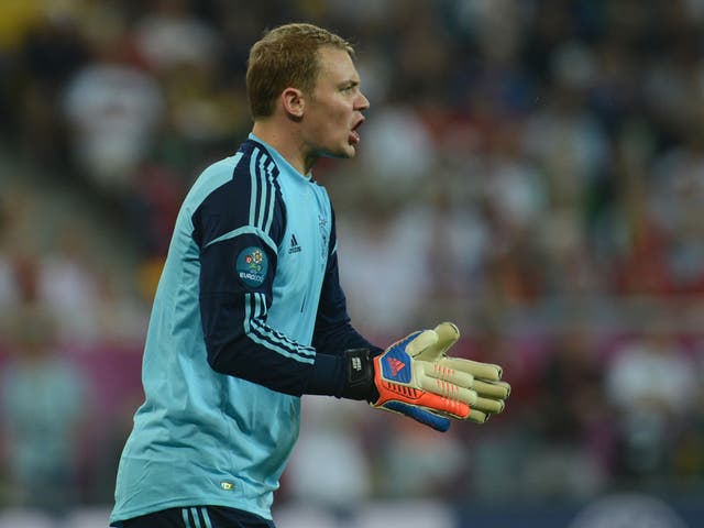 <p><strong>Manuel Neuer</strong></p>Was relatively untroubled in the German goal until late on when he made a great save to keep Silvestre Varela out. 7/10</p>