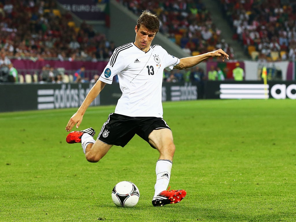 Thomas Müller: Struggled in the first half to pick out teammates with his passing although improved in the second half, providing some good crosses into the box. 6