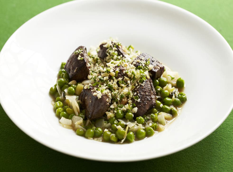 Pig's liver with peas and leeks