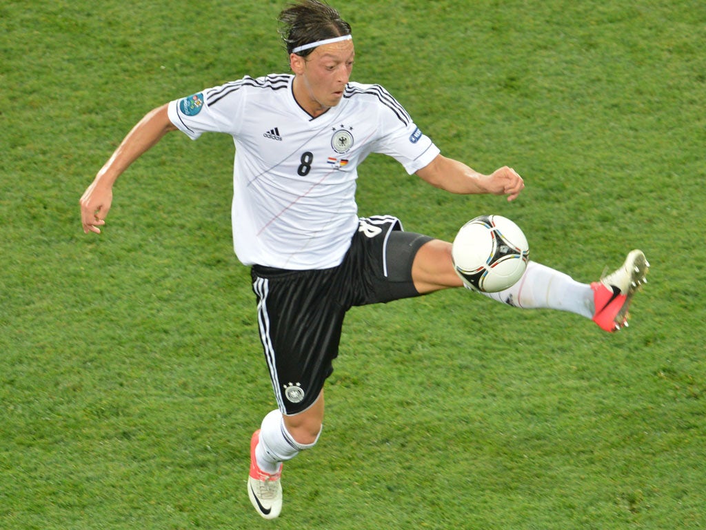 Mesut Özil: Linked play well with the likes of Müller, Gomez and Schweinsteiger but was not as dangerous as we have come to expect from him in recent games for club and country. 7