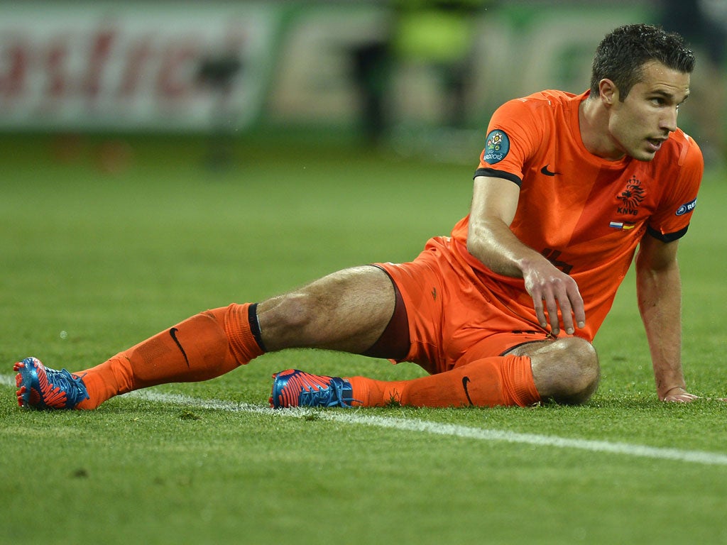 Robin Van Persie: Looked as though it wouldn't be his night after missing two early chances. Had plenty of work to do for his goal, which he took excellently with his wrong foot. 7