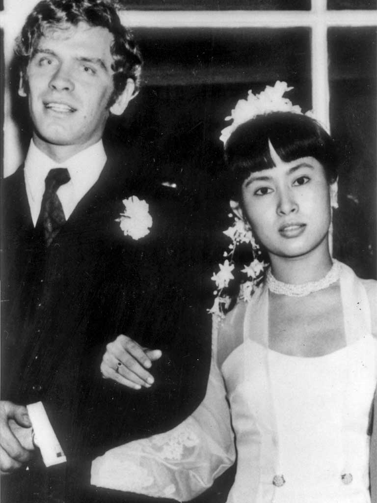 Michael Aris and Aung San Suu Kyi on their wedding day