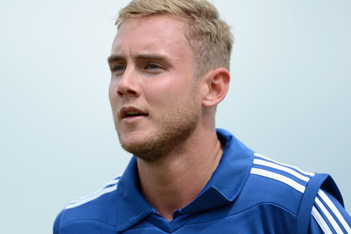 Sir Ian Botham hits back at Stuart Broad after Twitter rant at England ...