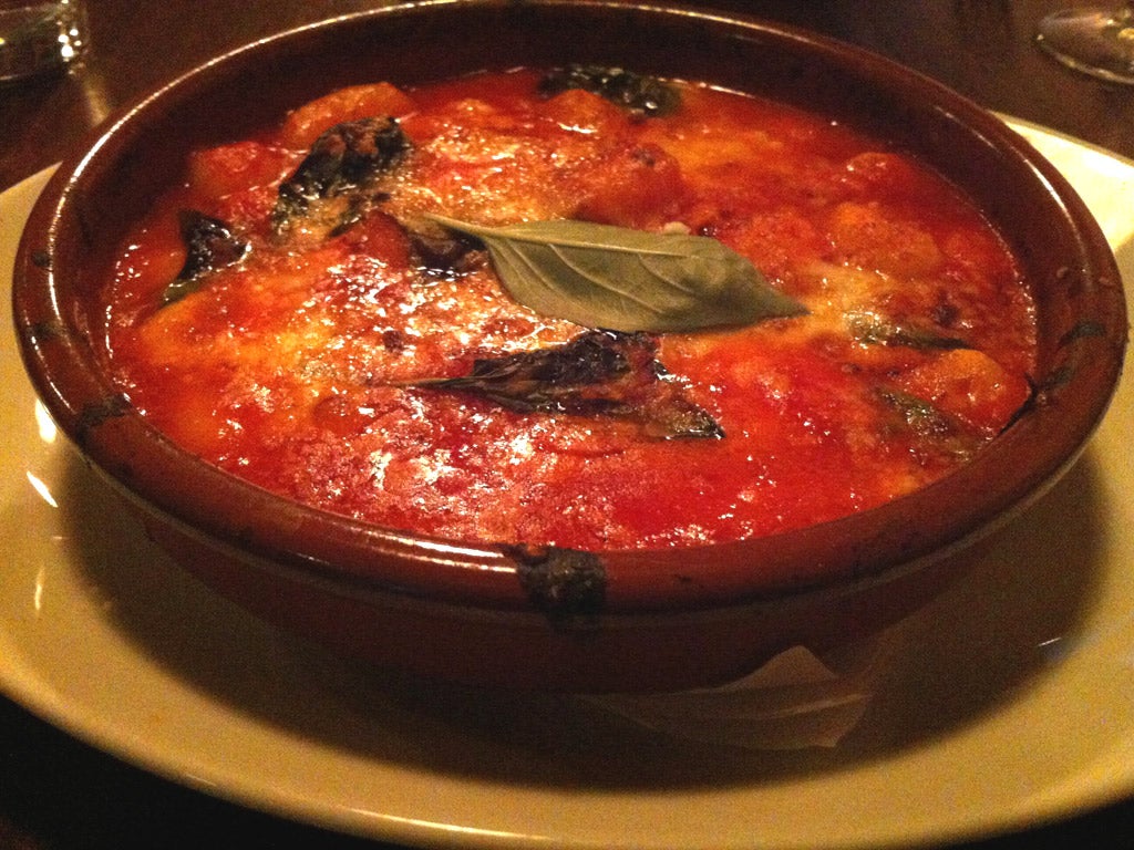 Gnocchi in tomato sauce with fior di latte (cow's
mozzarella). A simple, unfussy dish - and Saporitalia did it beautifully