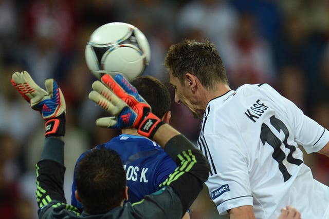 Miroslav Klose (R) scores during the Euro 2012 football championships quarter-final match Germany vs Greece 