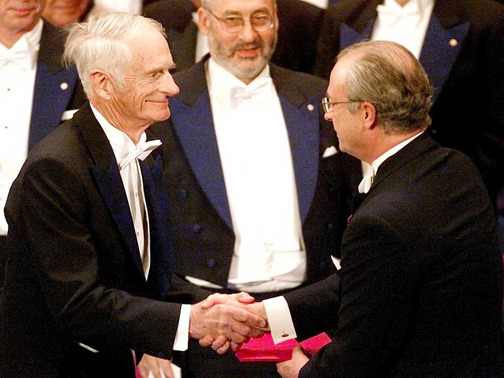 William Knowles (left) receives the Nobel Prize in chemistry from King Carl XVI Gustaf of Sweden