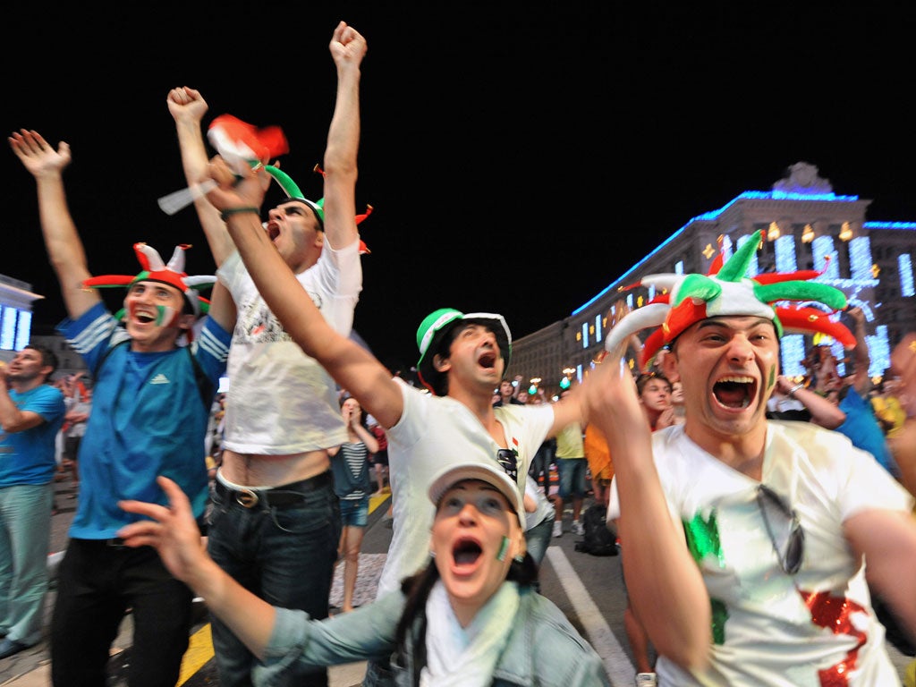Italy fans react to the victory over England