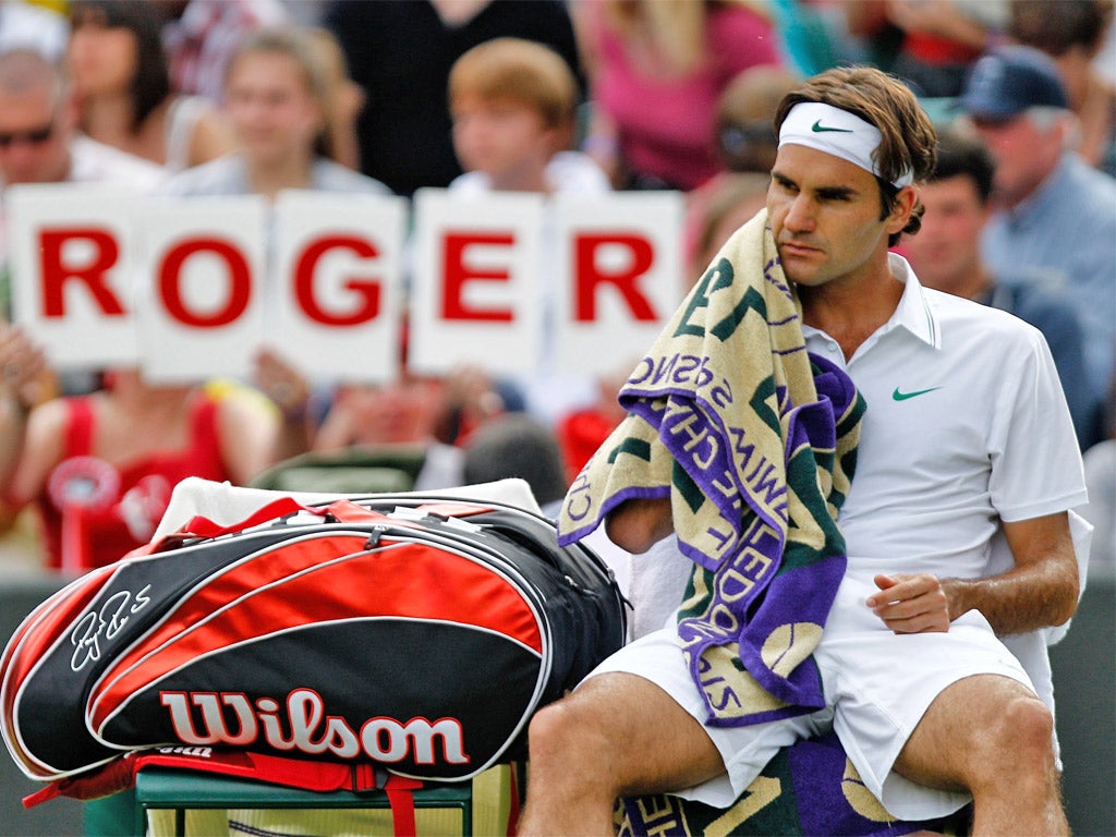 30-year-old Roger Federer enjoys a rest during his opening match on Monday