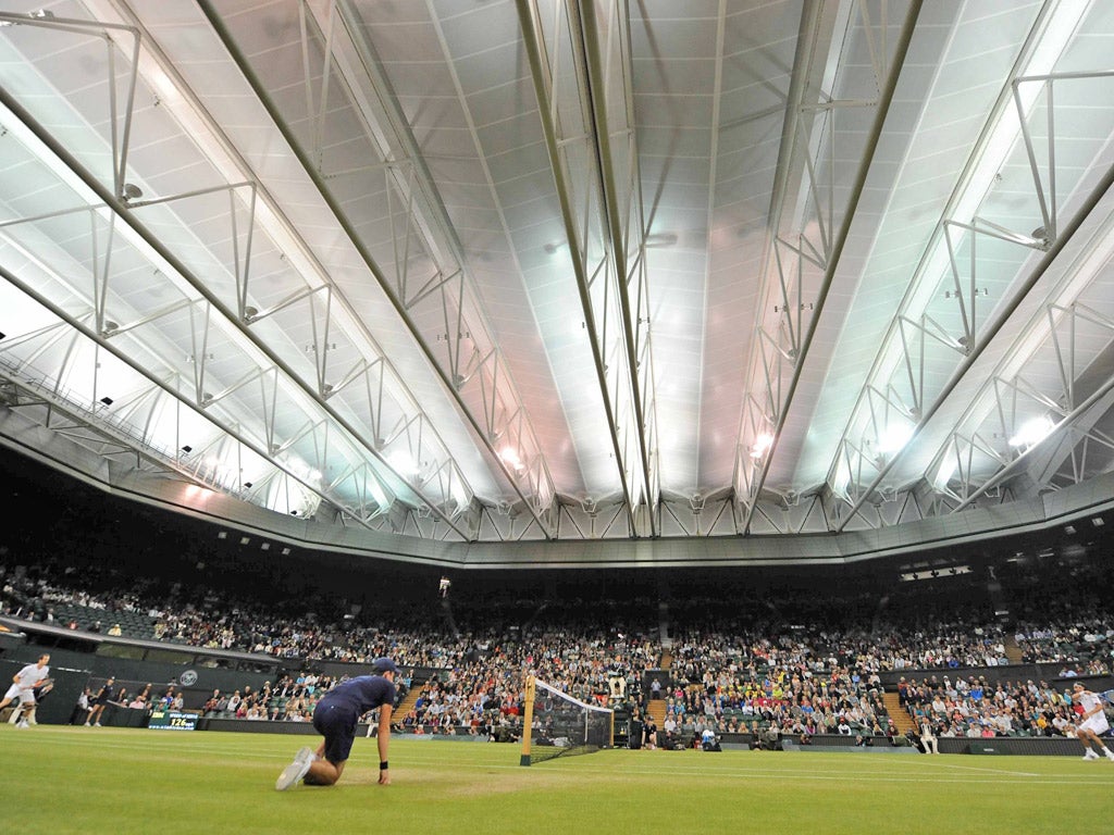 Andy Murray and Marcos Baghdatis play under the Centre Court roof on Saturday