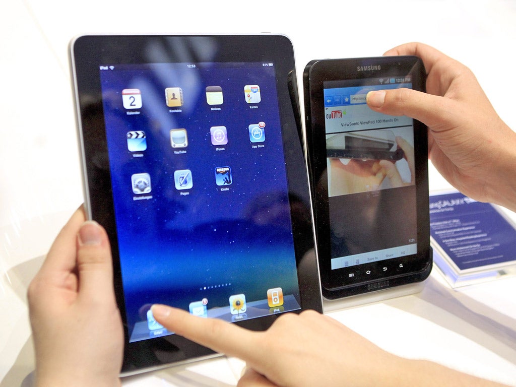 The judge said the Samsung
product (right) did not have the same ‘understated
simplicity’ of the iPad