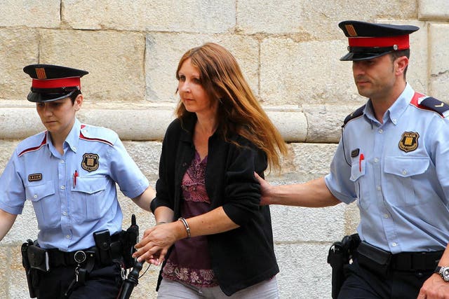 Lianne Smith is led away from court by Spanish police officers