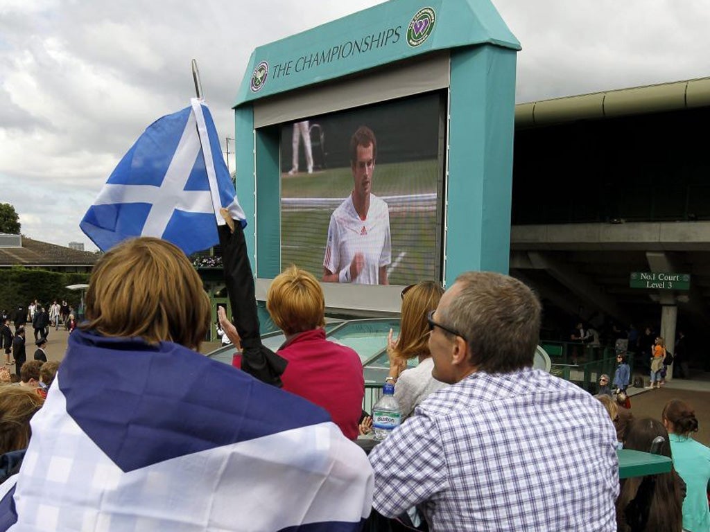 Fans watch Andy Murray's match on the big screen