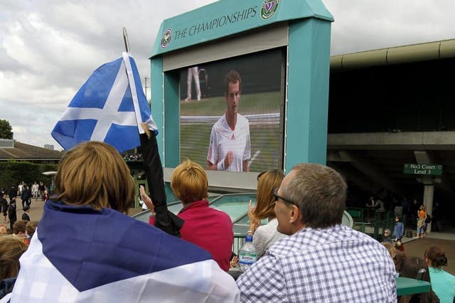 Fans watch Andy Murray's match on the big screen