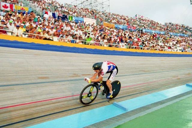 Chris Boardman in pursuit of gold on his Lotus Superbike in 1992